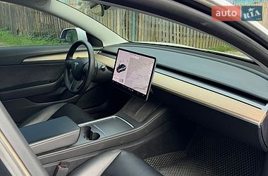 Седан Tesla Model 3 2021 в Черновцах