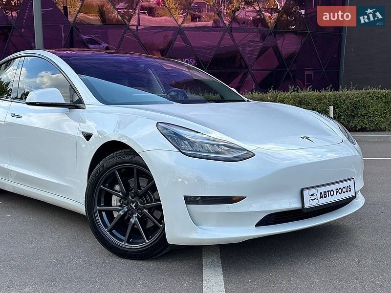 Седан Tesla Model 3 2018 в Києві
