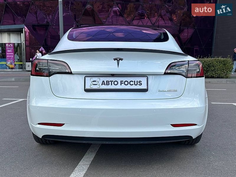 Седан Tesla Model 3 2018 в Києві