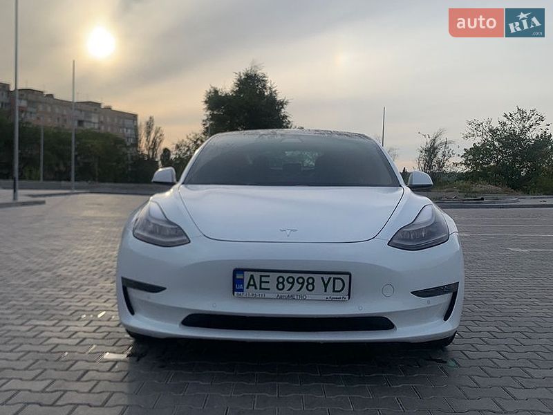 Седан Tesla Model 3 2021 в Кривом Роге