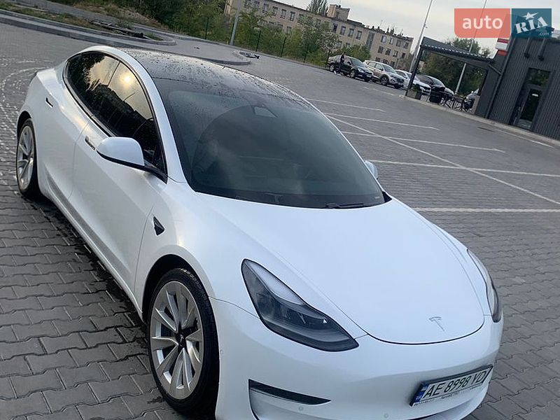 Седан Tesla Model 3 2021 в Кривом Роге