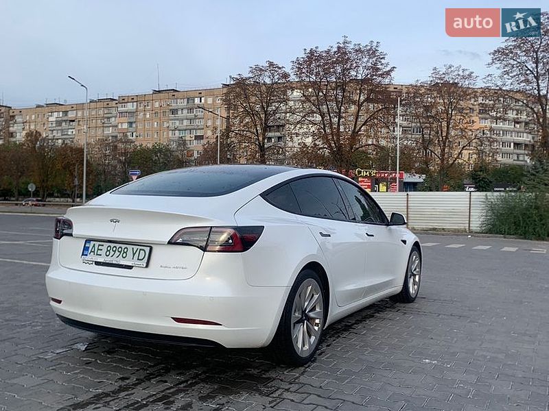 Седан Tesla Model 3 2021 в Кривом Роге