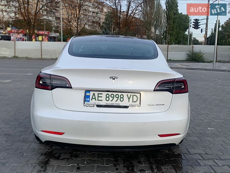 Седан Tesla Model 3 2021 в Кривом Роге