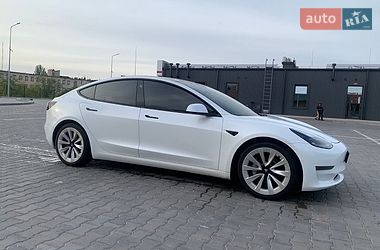 Седан Tesla Model 3 2021 в Кривому Розі