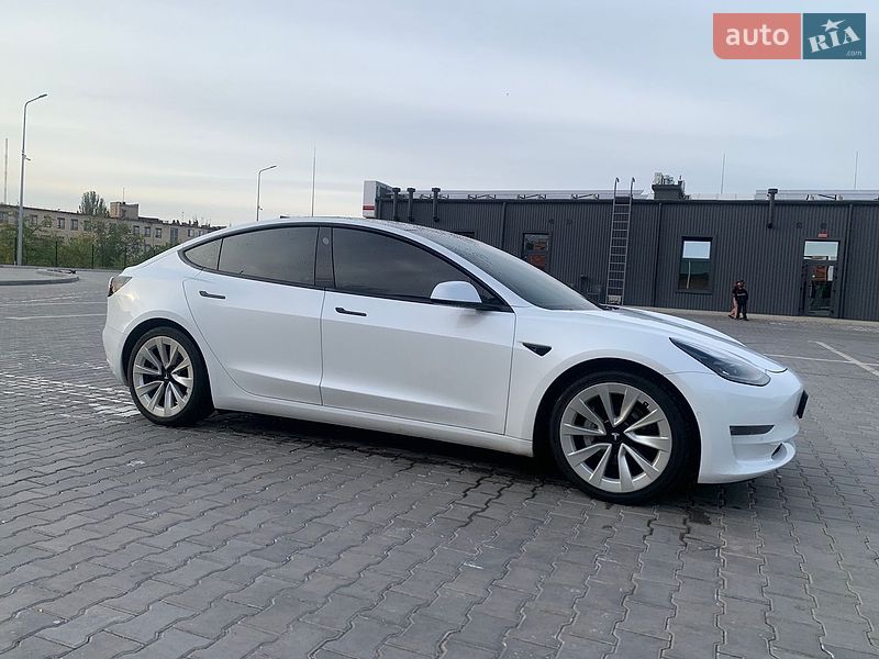 Седан Tesla Model 3 2021 в Кривом Роге