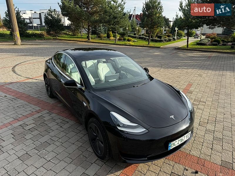Седан Tesla Model 3 2020 в Львове