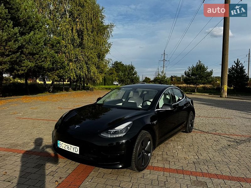 Седан Tesla Model 3 2020 в Львове