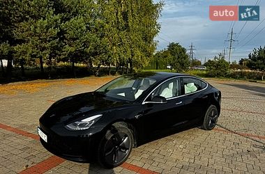Седан Tesla Model 3 2020 в Львове