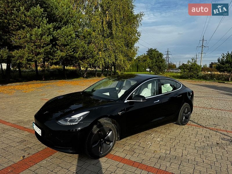 Седан Tesla Model 3 2020 в Львове