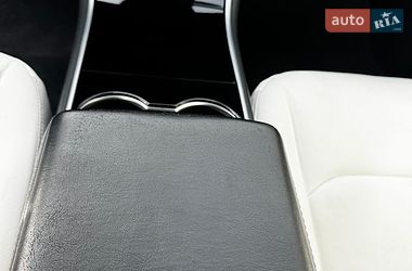 Седан Tesla Model 3 2020 в Львове