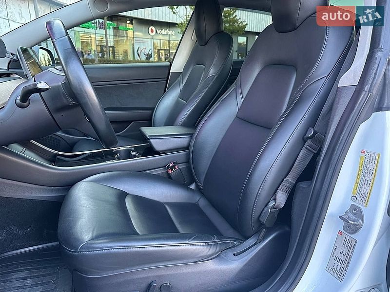 Седан Tesla Model 3 2018 в Києві