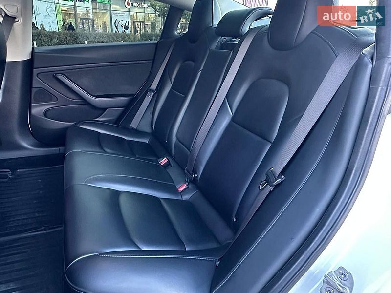 Седан Tesla Model 3 2018 в Києві