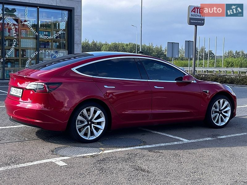 Седан Tesla Model 3 2019 в Киеве