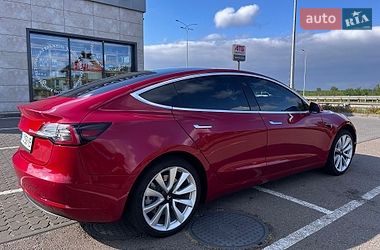 Седан Tesla Model 3 2019 в Киеве