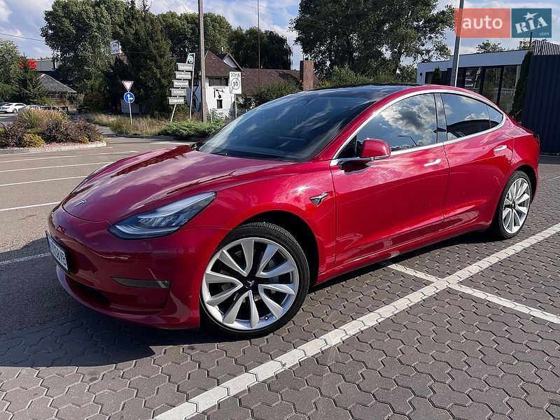 Седан Tesla Model 3 2019 в Киеве