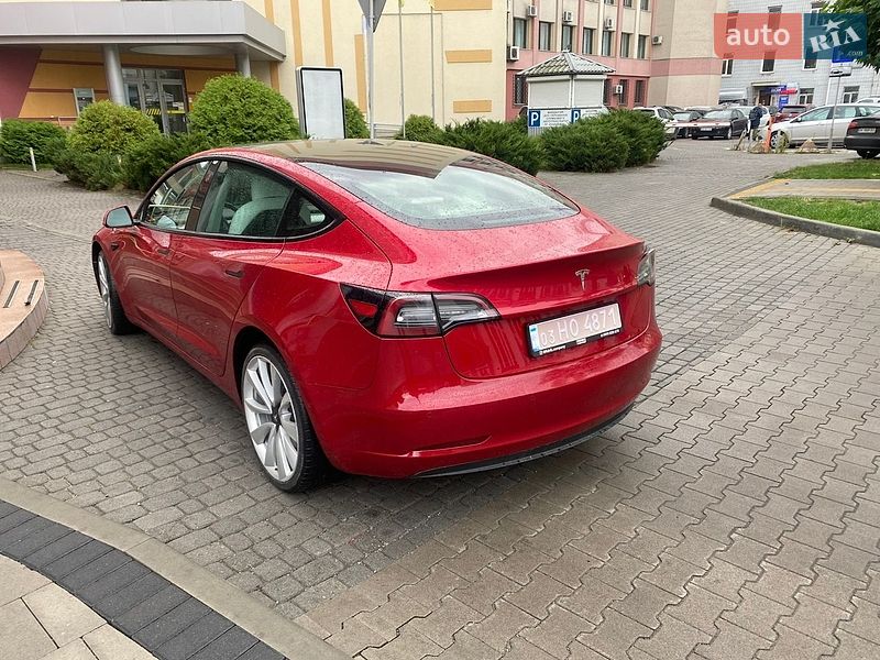 Седан Tesla Model 3 2021 в Ровно