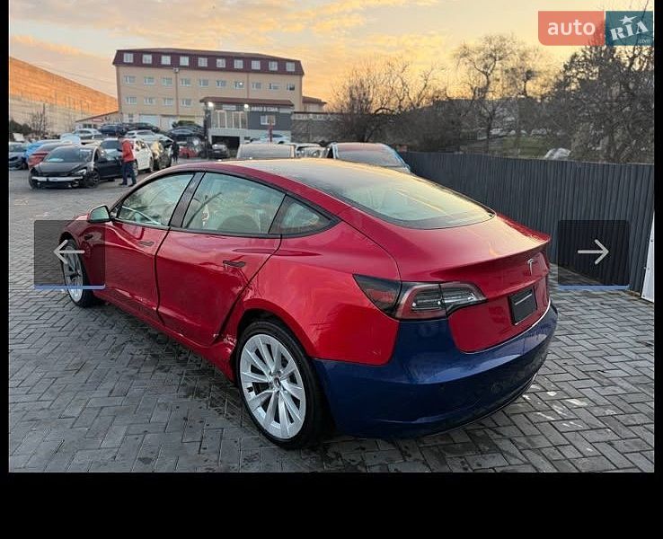 Седан Tesla Model 3 2021 в Ровно
