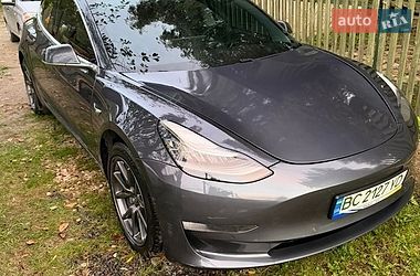 Седан Tesla Model 3 2019 в Львові
