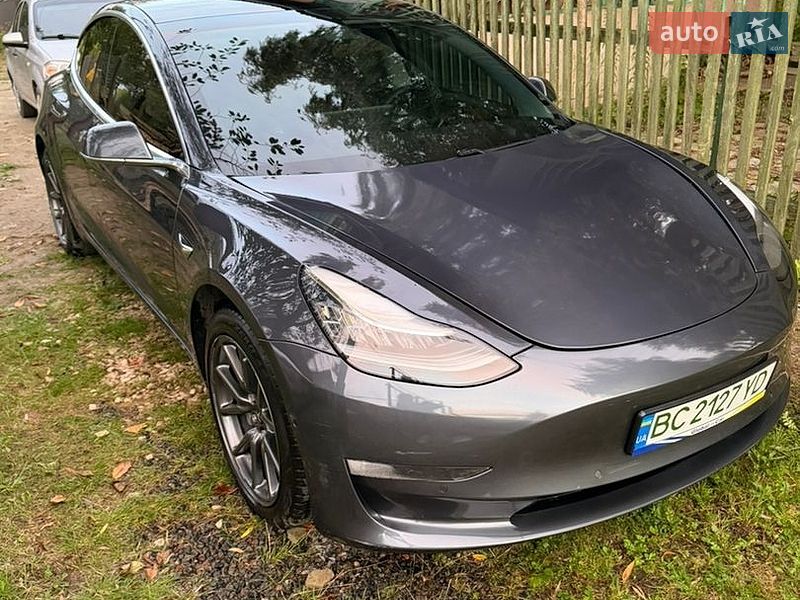Седан Tesla Model 3 2019 в Львові