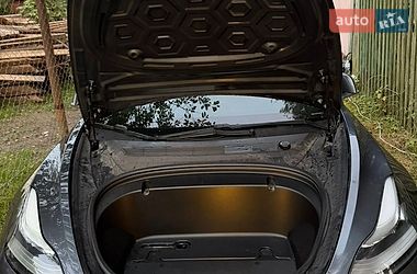 Седан Tesla Model 3 2019 в Львові