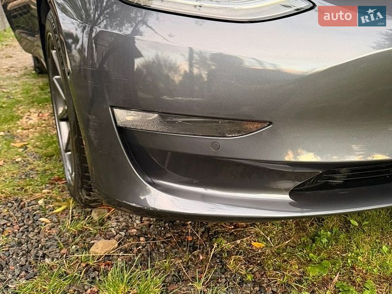 Седан Tesla Model 3 2019 в Львові