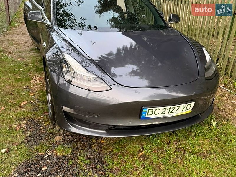 Седан Tesla Model 3 2019 в Львові