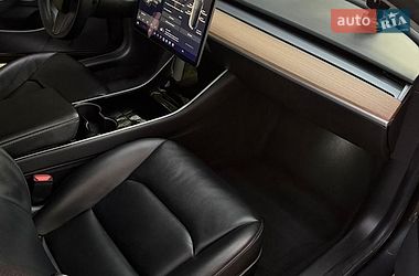 Седан Tesla Model 3 2019 в Львові