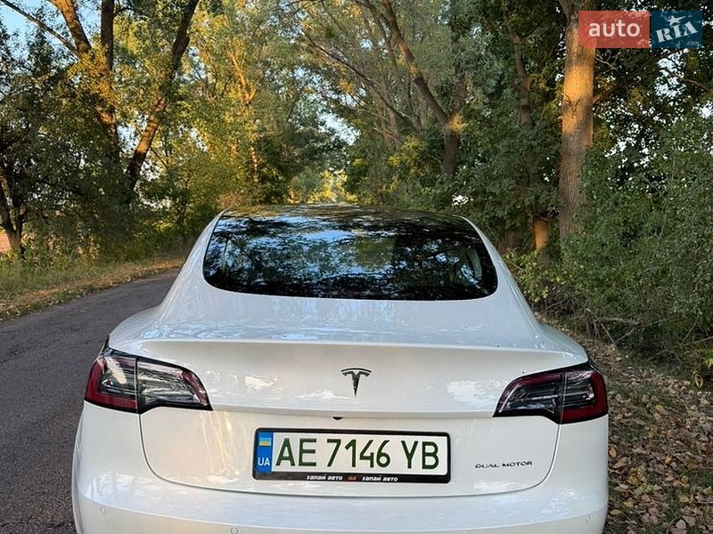 Седан Tesla Model 3 2021 в Днепре
