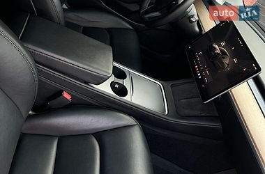 Седан Tesla Model 3 2023 в Тернополі