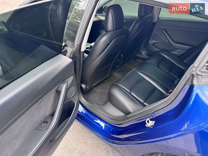 Седан Tesla Model 3 2022 в Дніпрі