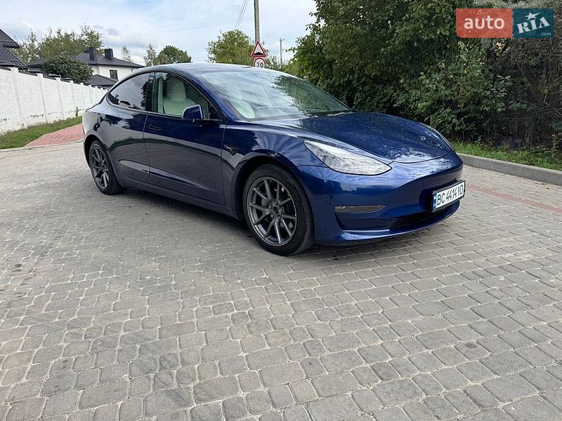 Седан Tesla Model 3 2022 в Львові