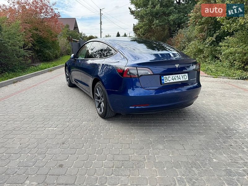 Седан Tesla Model 3 2022 в Львові