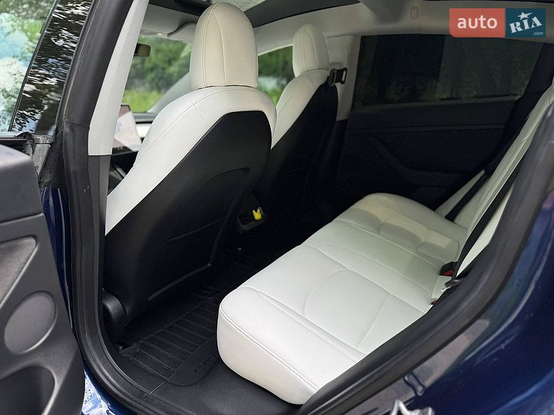 Седан Tesla Model 3 2022 в Львові