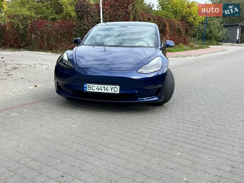 Седан Tesla Model 3 2022 в Львові