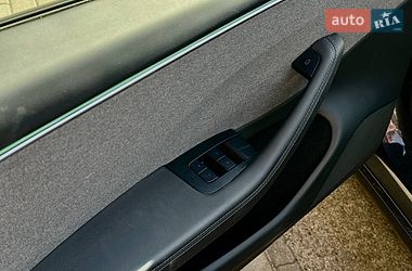 Седан Tesla Model 3 2024 в Києві