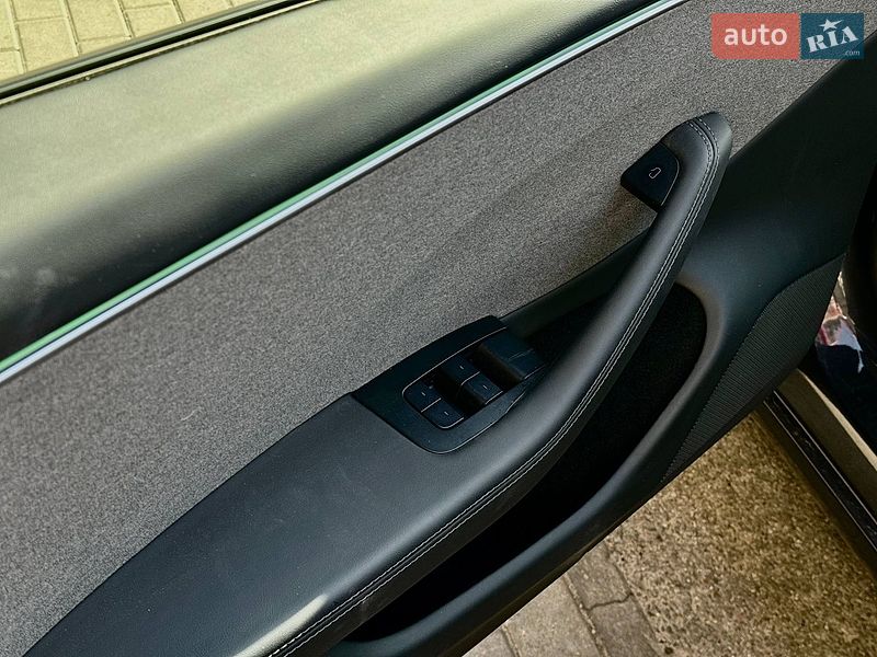 Седан Tesla Model 3 2024 в Києві