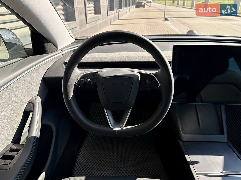 Седан Tesla Model 3 2024 в Києві