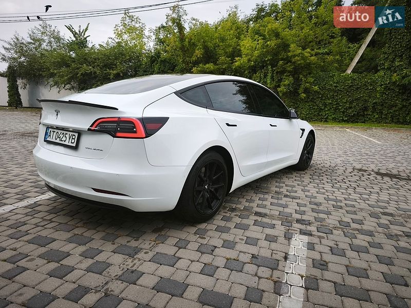 Седан Tesla Model 3 2021 в Івано-Франківську