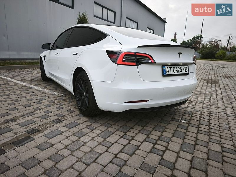 Седан Tesla Model 3 2021 в Івано-Франківську