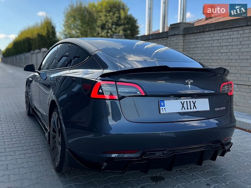 Седан Tesla Model 3 2021 в Києві