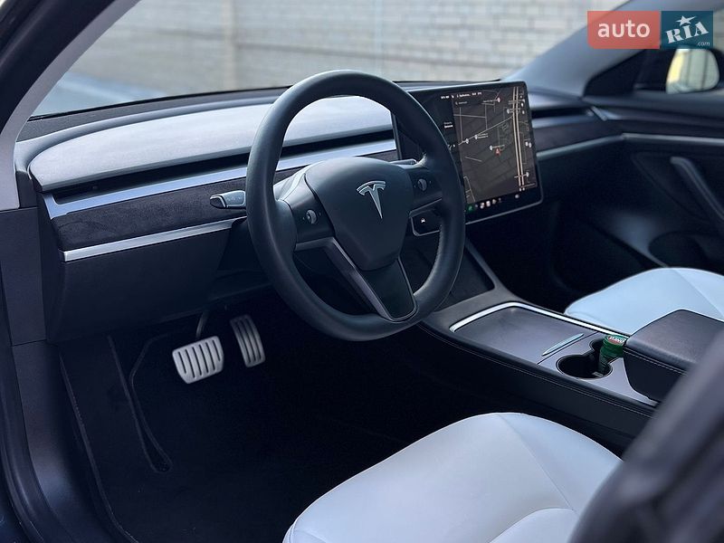 Седан Tesla Model 3 2021 в Києві