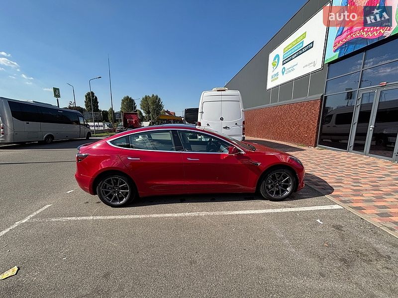 Седан Tesla Model 3 2018 в Киеве