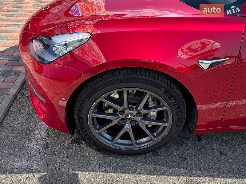 Седан Tesla Model 3 2018 в Киеве