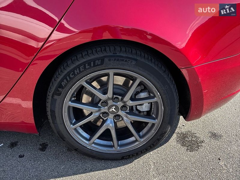 Седан Tesla Model 3 2018 в Киеве