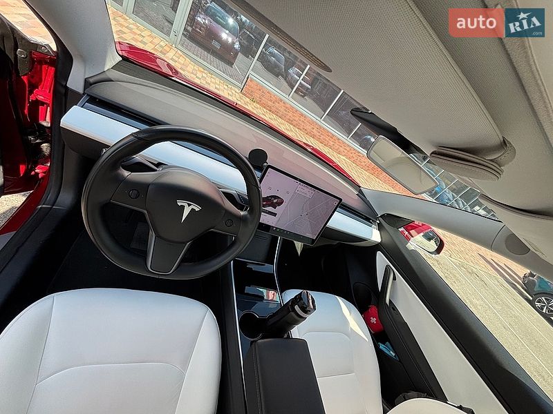 Седан Tesla Model 3 2018 в Киеве