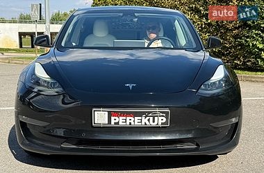 Седан Tesla Model 3 2021 в Киеве