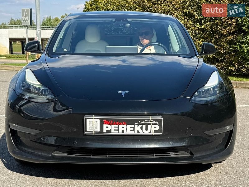 Седан Tesla Model 3 2021 в Киеве