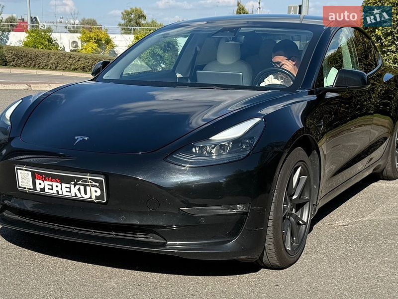Седан Tesla Model 3 2021 в Киеве
