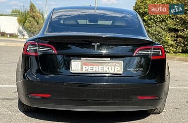 Седан Tesla Model 3 2021 в Киеве