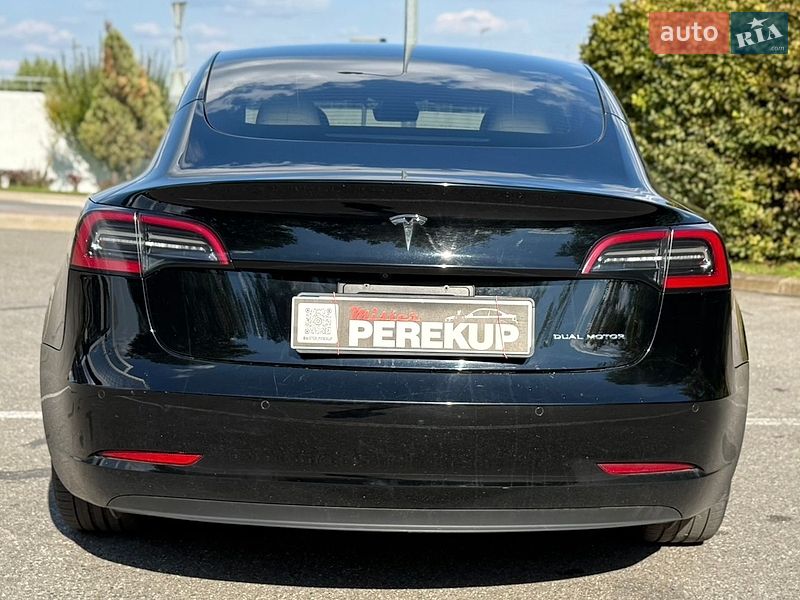 Седан Tesla Model 3 2021 в Киеве